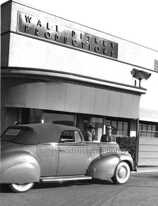 Walt Disney 1940 With his Packard Darin.jpg